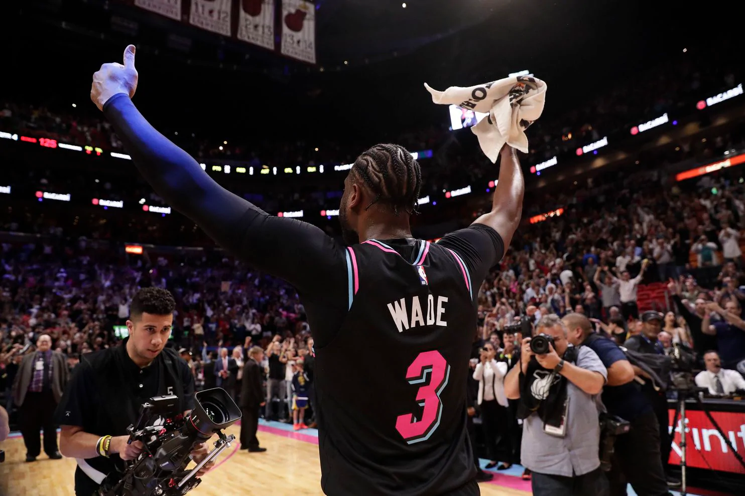 Wade quiere intercambiar camisetas con Jordan